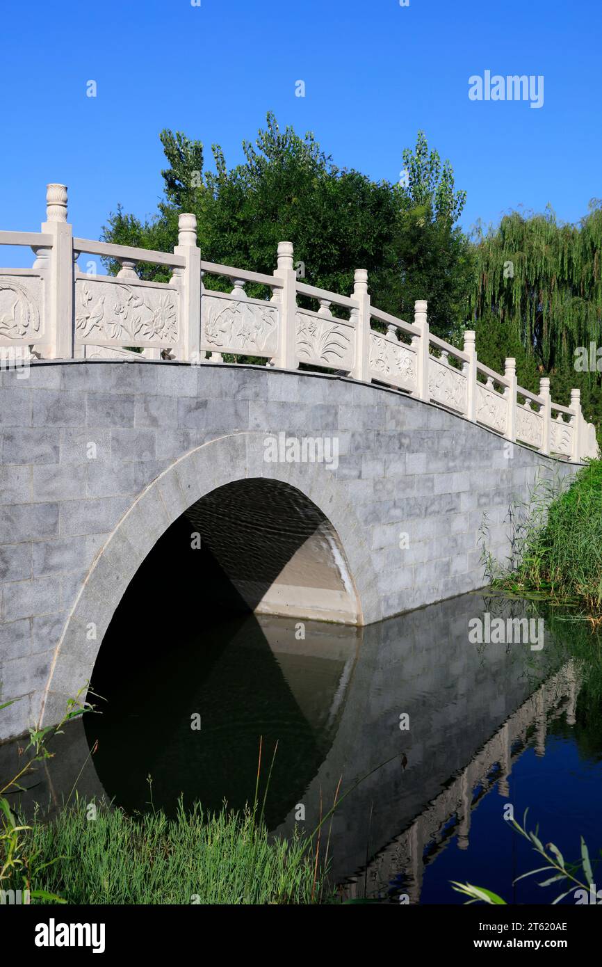Archaize bridge hi-res stock photography and images - Alamy