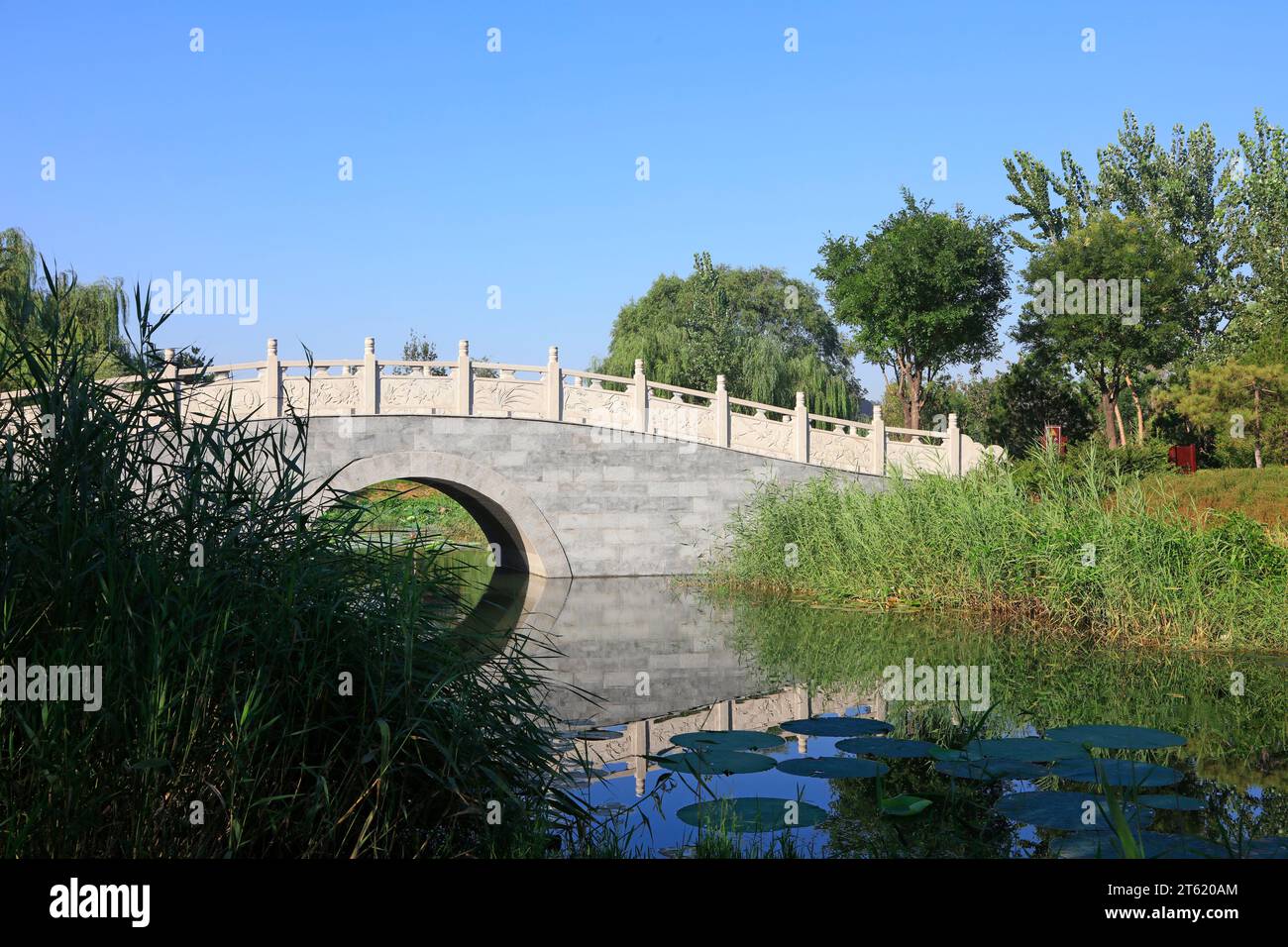 Archaize bridge hi-res stock photography and images - Alamy
