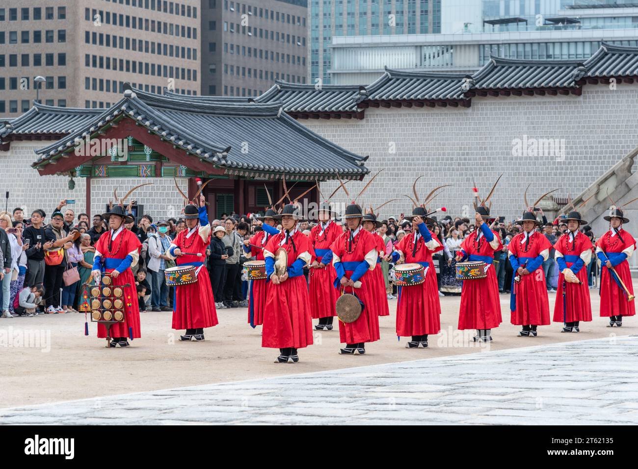 Reenactment of change of Korean royal guards ceremony in historical Joseon costumes in Gyeongbokgung palace in Seoul, capital of South Korea on 4 Nove Stock Photo