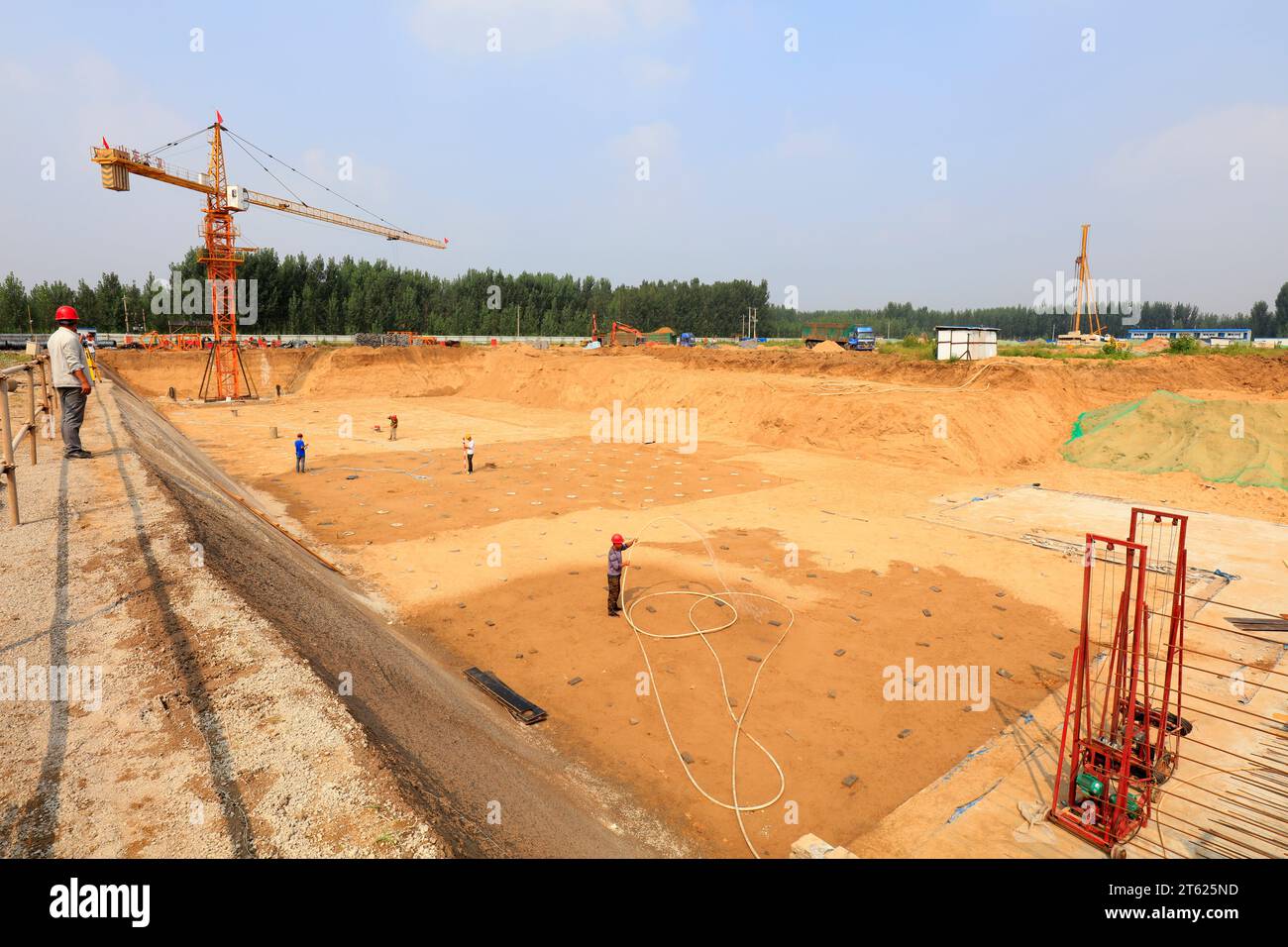 Busy construction site hi-res stock photography and images - Alamy