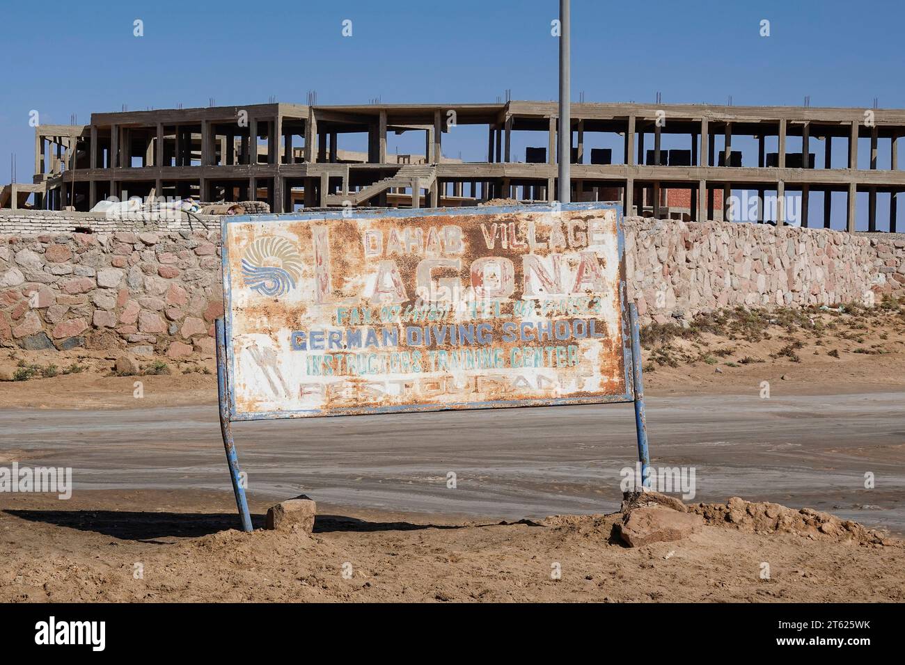 Altes Verrostetes Werbeschild Dahab Village Lagona German Diving Altes Verrostetes Werbeschild Dahab Village Lagona German Diving