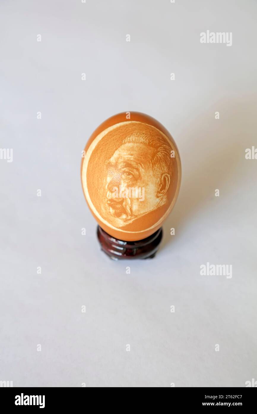 Egg carving craftwork Stock Photo - Alamy
