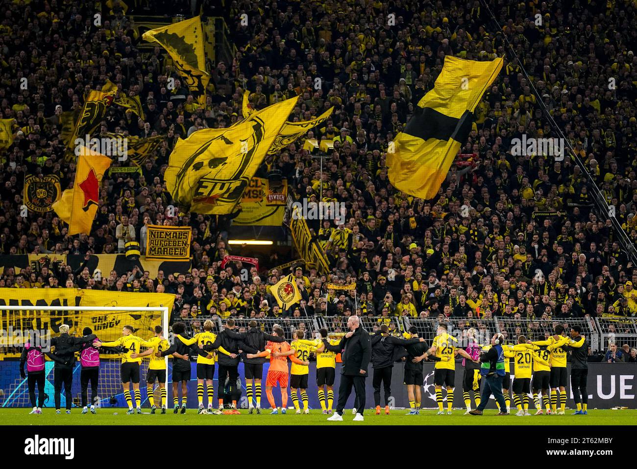 DORTMUND, GERMANY - NOVEMBER 7: Nico Schlotterbeck of Borussia Dortmund, Ramy Bensebaini of Borussia Dortmund, Karim Adeyemi of Borussia Dortmund, Julian Brandt of Borussia Dortmund, Niclas Fullkrug of Borussia Dortmund, Gregor Kobel of Borussia Dortmund, Julian Ryerson of Borussia Dortmund, Felix Nmecha of Borussia Dortmund, Niklas Sule of Borussia Dortmund, Marco Reus of Borussia Dortmund, Marcel Sabitzer of Borussia Dortmund, Youssoufa Moukoko of Borussia Dortmund, Mats Hummels of Borussia Dortmund thank their fans for their support after the UEFA Champions League Group F match between Boru Stock Photo