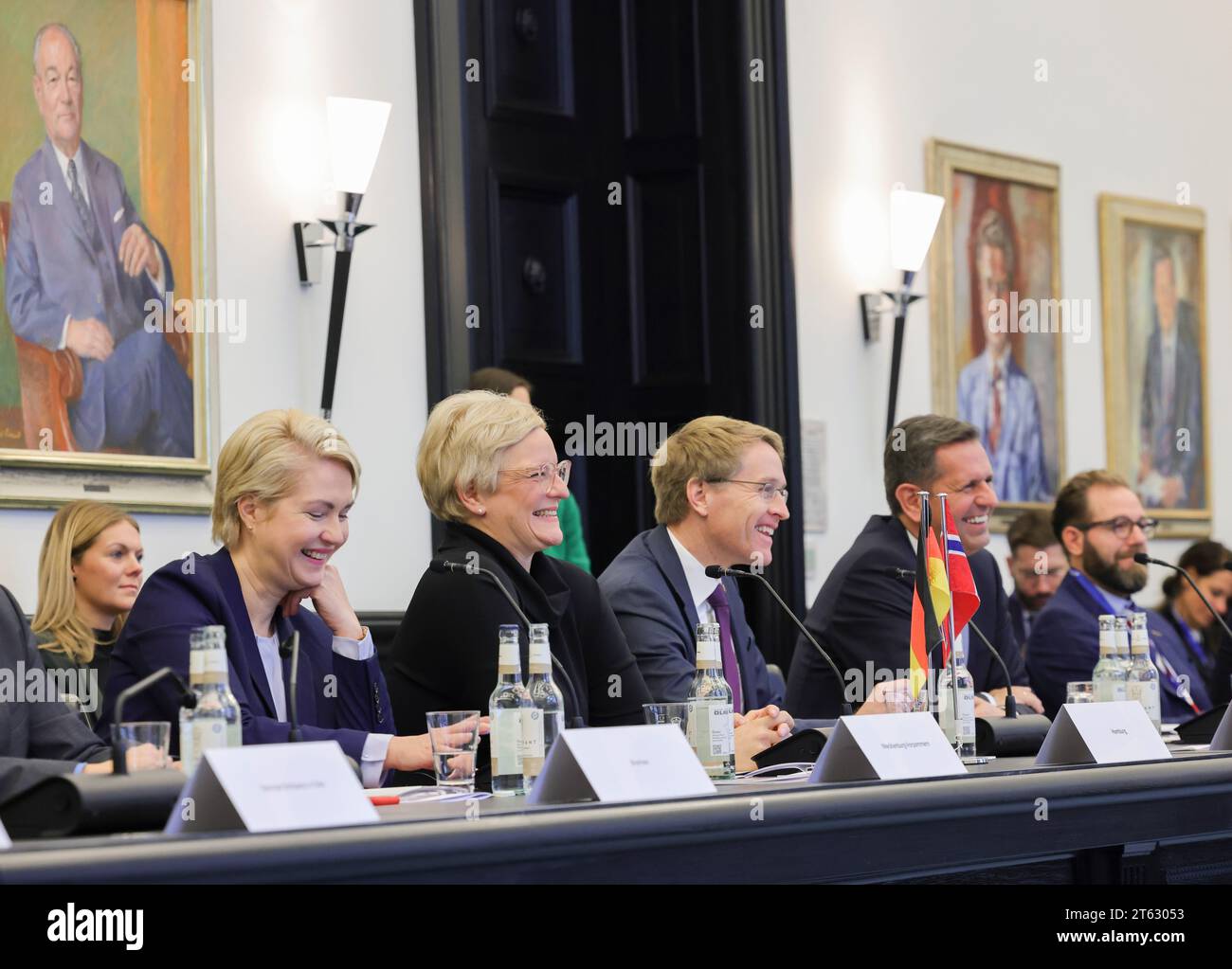 Hamburg, Germany. 08th Nov, 2023. Manuela Schwesig (SPD, l-r), Minister President of Mecklenburg-Western Pomerania, Almut Möller (SPD), State Councillor and Plenipotentiary of the Free and Hanseatic City of Hamburg, Daniel Günther (CDU), Minister President of Schleswig-Holstein, and Olaf Lies (SPD), Minister for the Environment, Energy, Building and Climate Protection in Lower Saxony, smile at an economic policy roundtable in the Chamber of Commerce. The Norwegian Crown Prince has come to Germany for a four-day visit. Credit: Christian Charisius/dpa/Alamy Live News Stock Photo