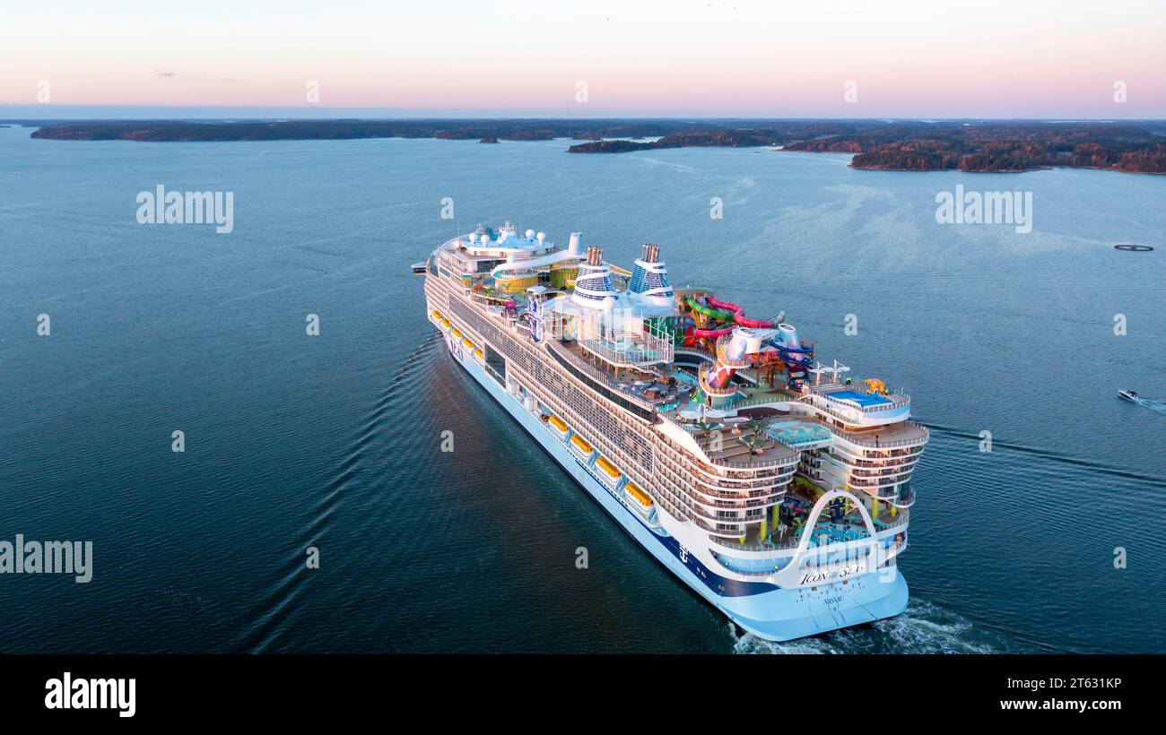 World's largest cruise ship ICON OF THE SEAS during second sea trials ...