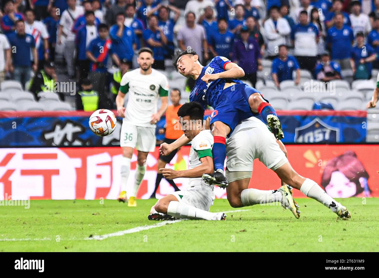 Zhejiang Professional Football Club defeated Shanghai Shenhua Football