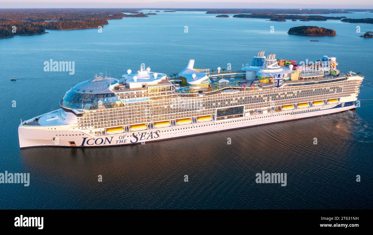World's largest cruise ship ICON OF THE SEAS during second sea trials ...