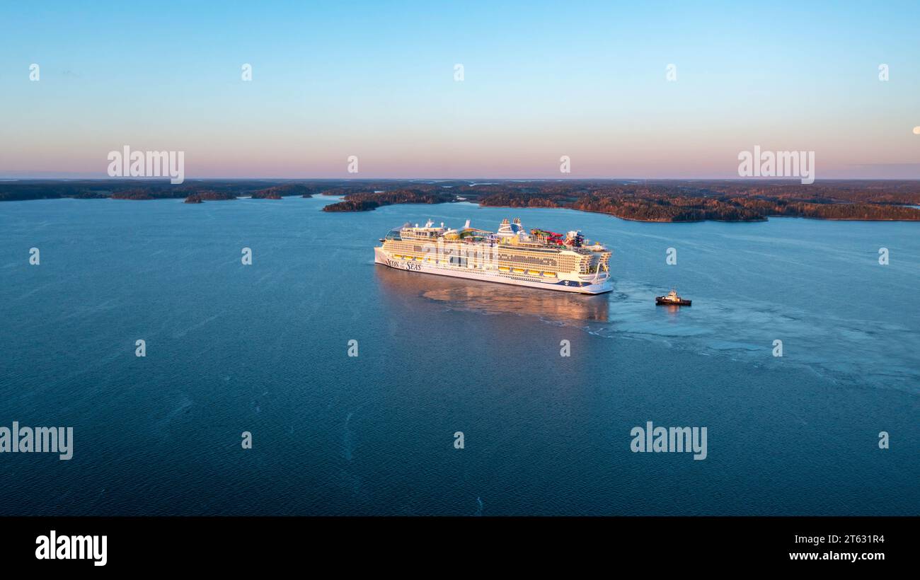 World's largest cruise ship ICON OF THE SEAS during second sea trials ...