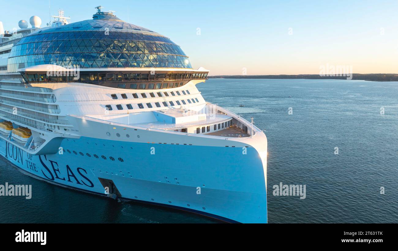 World's largest cruise ship ICON OF THE SEAS during second sea trials ...