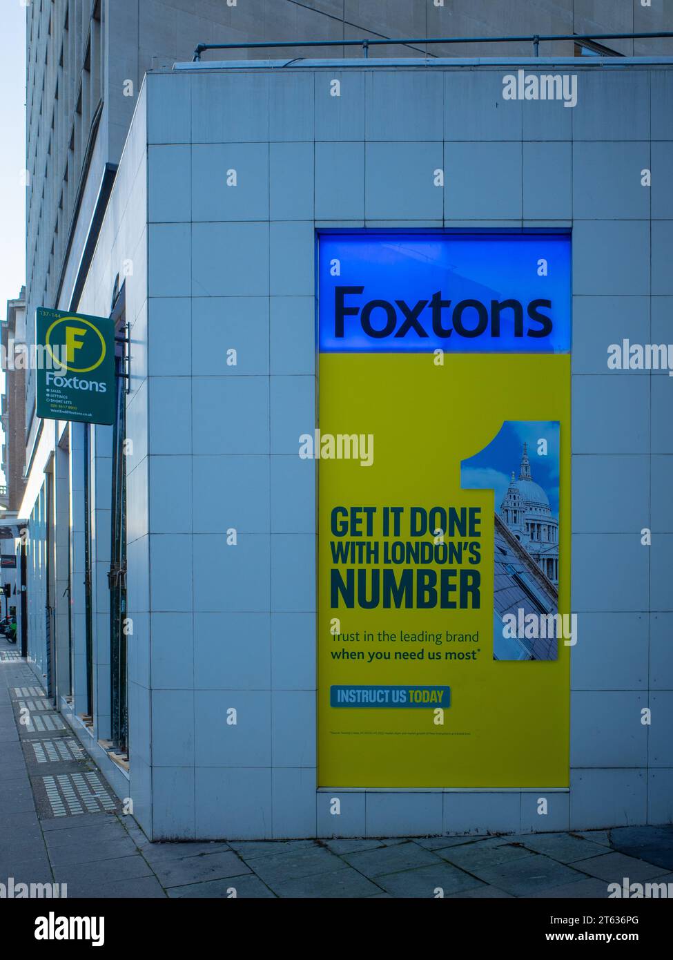Foxtons London - Foxtons Estate Agency Offices on High Holborn in Central London. Foxtons Group plc. Founded 1981. Stock Photo