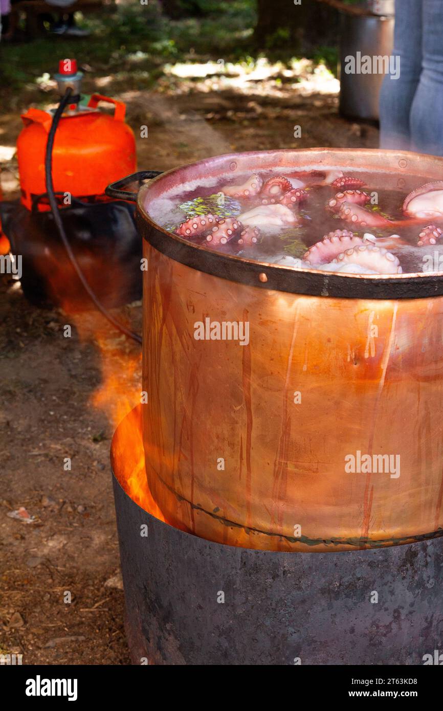 Large steam cylinder hires stock photography and images Alamy