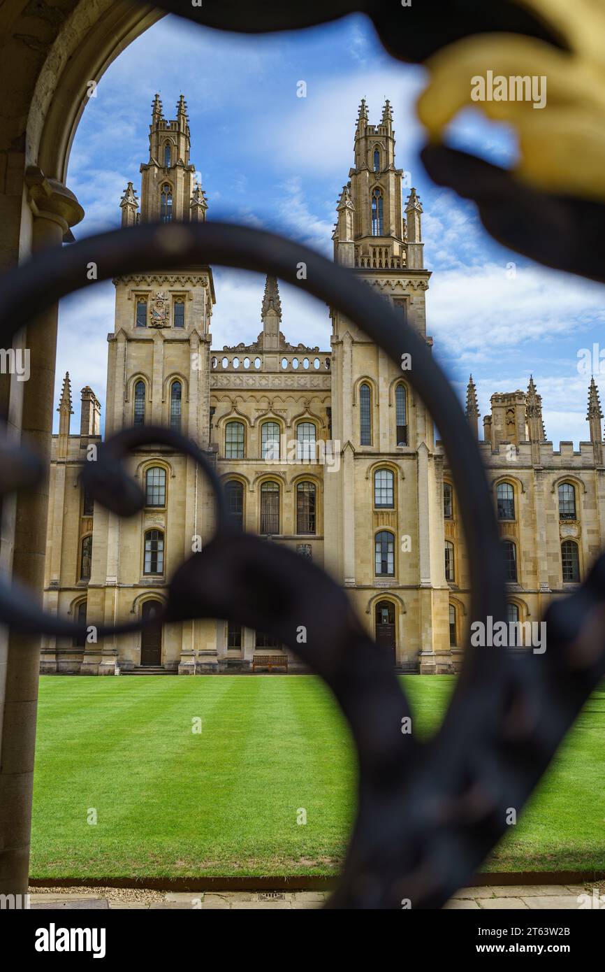 All Souls College, Oxford, England, UK through the gate in Radcliffe Square Stock Photo