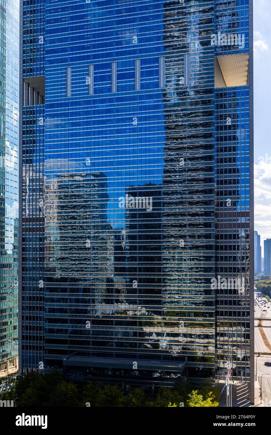 Chicago in the facade mirror. Chicago, United States Stock Photo Alamy