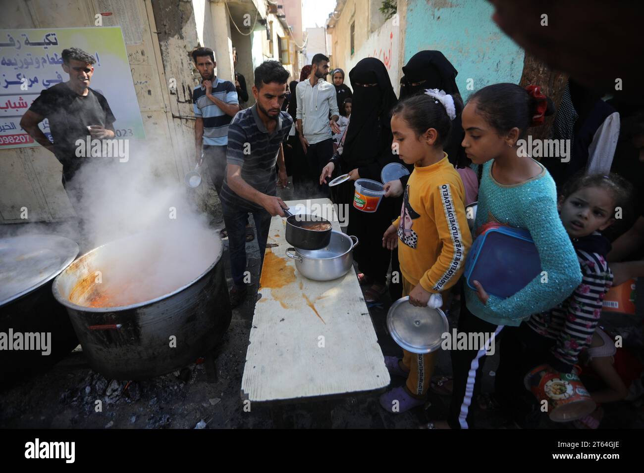 Gaza Kitchen Gaza, Gaza. 08th Nov, 2023. Palestinian Children Receive Portion of ...