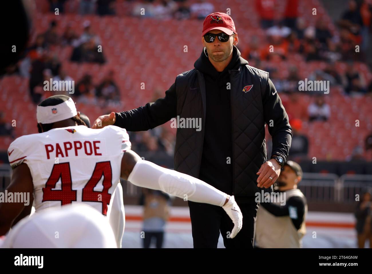 Arizona Cardinals head coach Jonathan Gannon shakes hands with inside linebacker Owen Pappoe (44