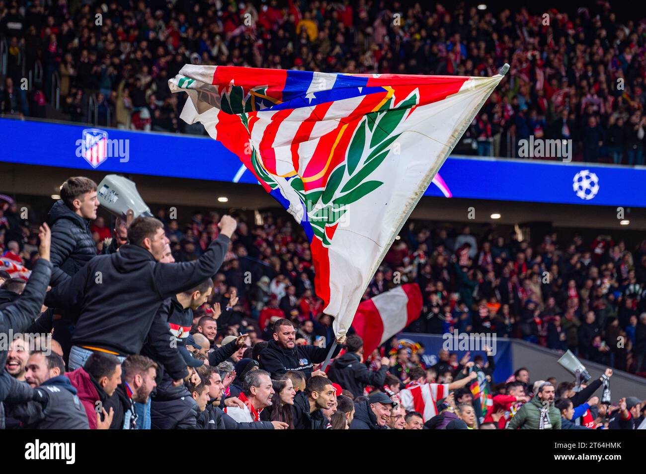 Un Banderin De Futbol De Atletico De Madrid. España | Meses con intereses