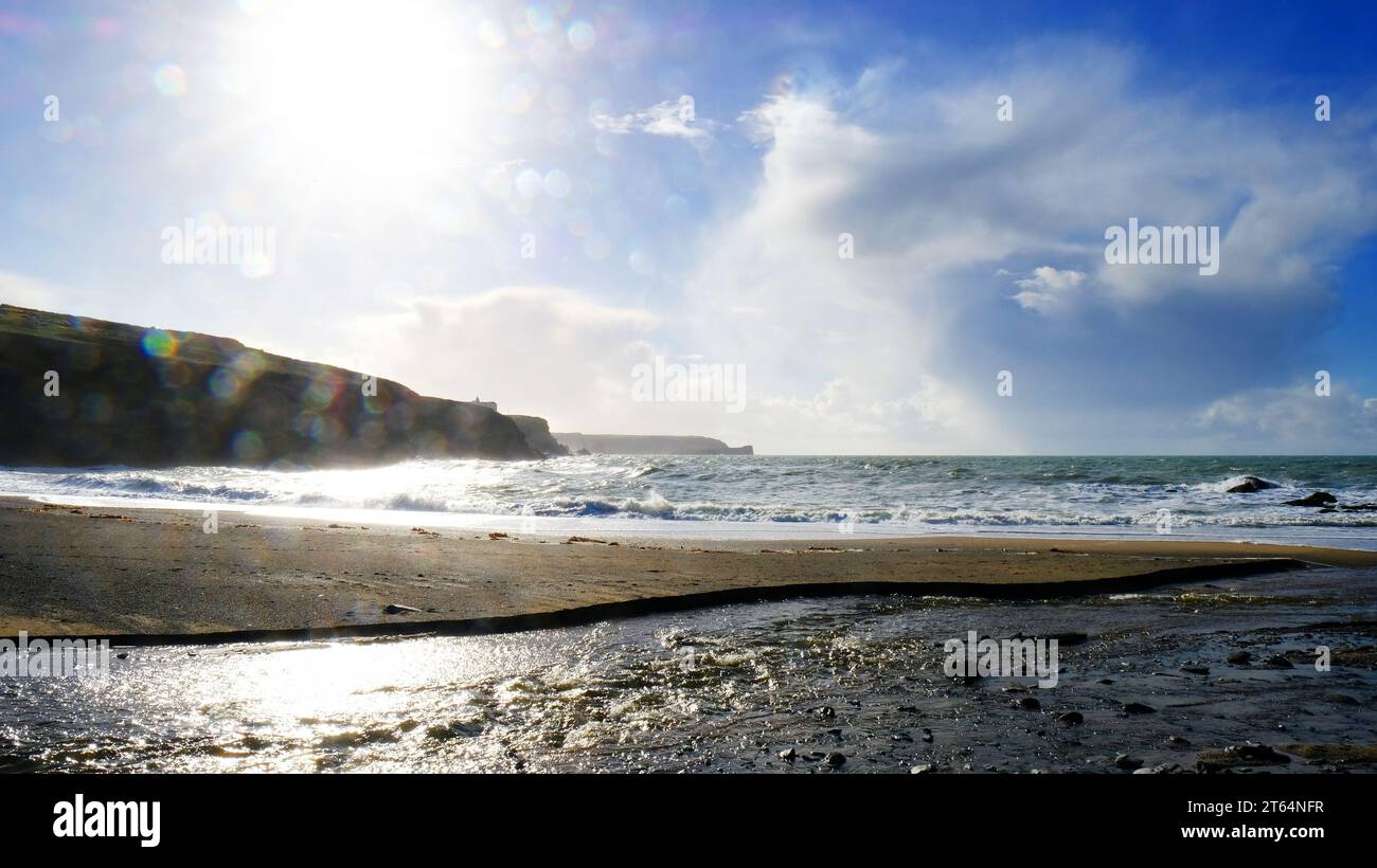 View of the beach with plenty of lens flare at Gunwalloe, Cornwall, UK - John Gollop Stock Photo