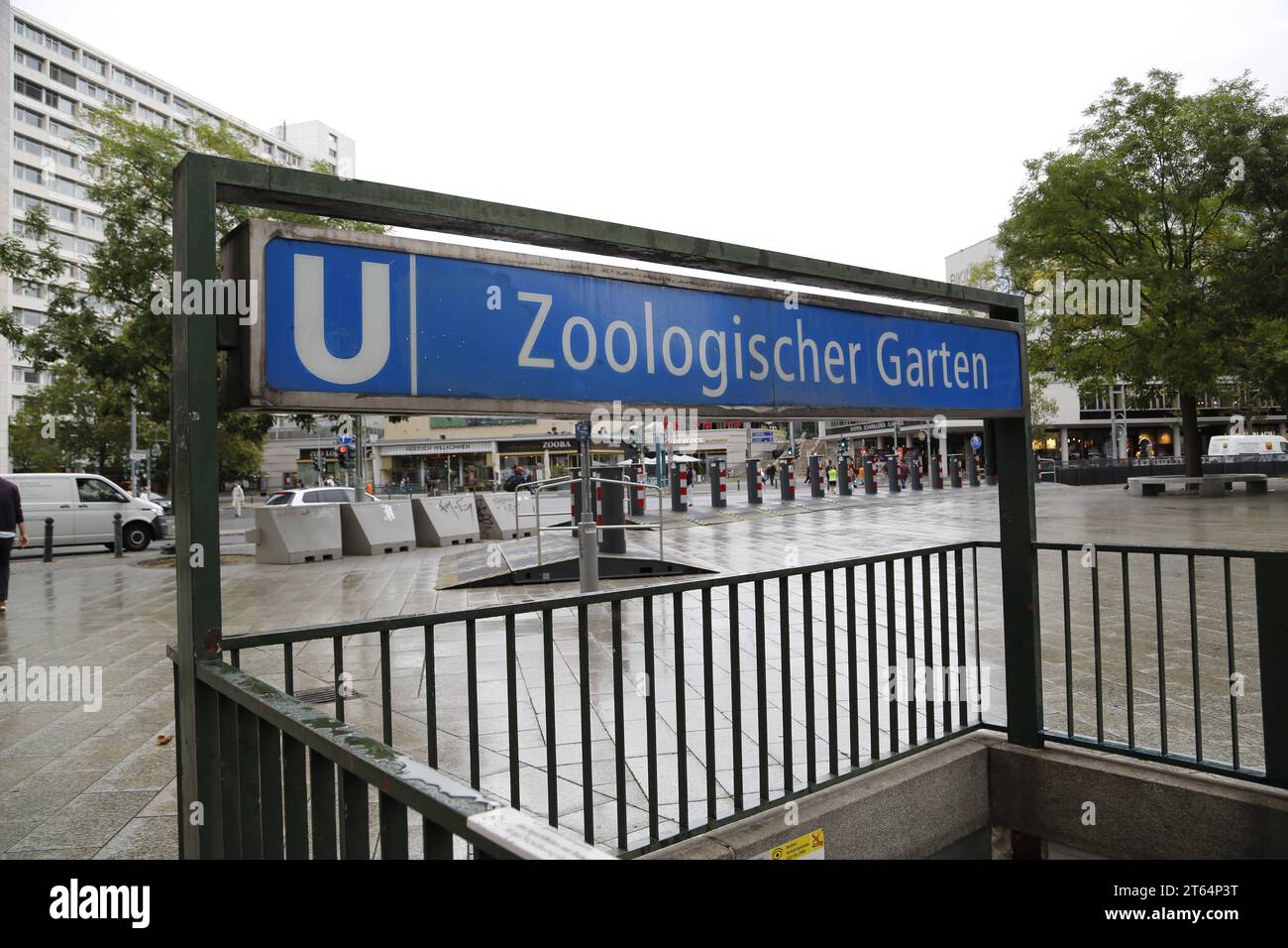 UBahnhof Zoologischer Garten in Berlin bei Regenwetter