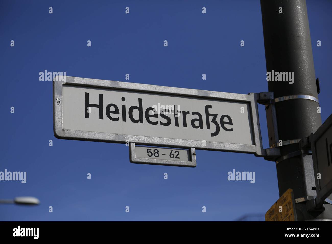 Heidestraße Straßenschild in Berlin *** Heidestraße street sign in Berlin Credit: Imago/Alamy Live News Stock Photo