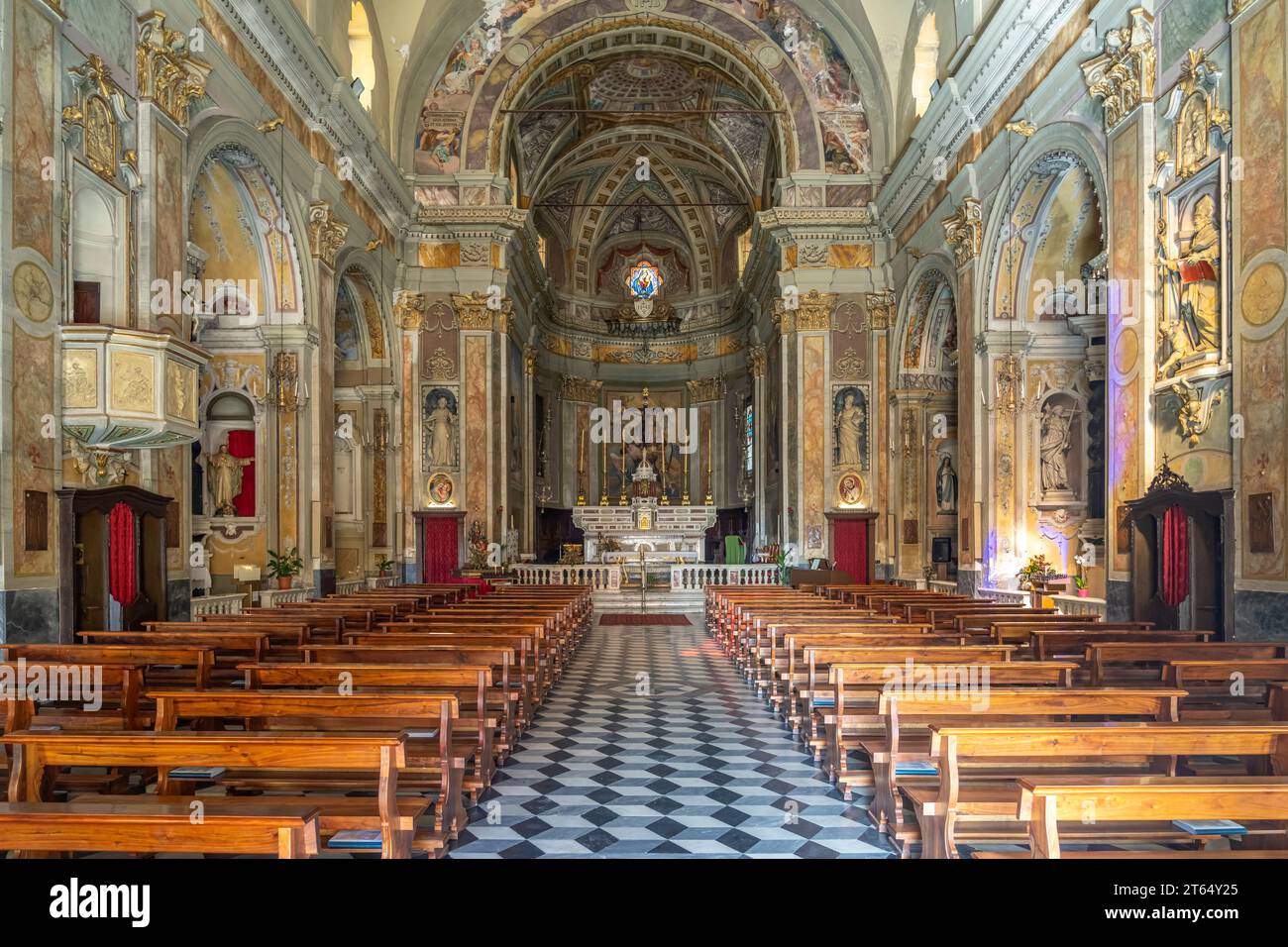 Innenraum der Kirche Chiesa San Maurizio in Riva Ligure, Riviera di Ponente, Ligurien, Italien, Europa |  Saint Maurice Church interior, Riva Ligure, Stock Photo