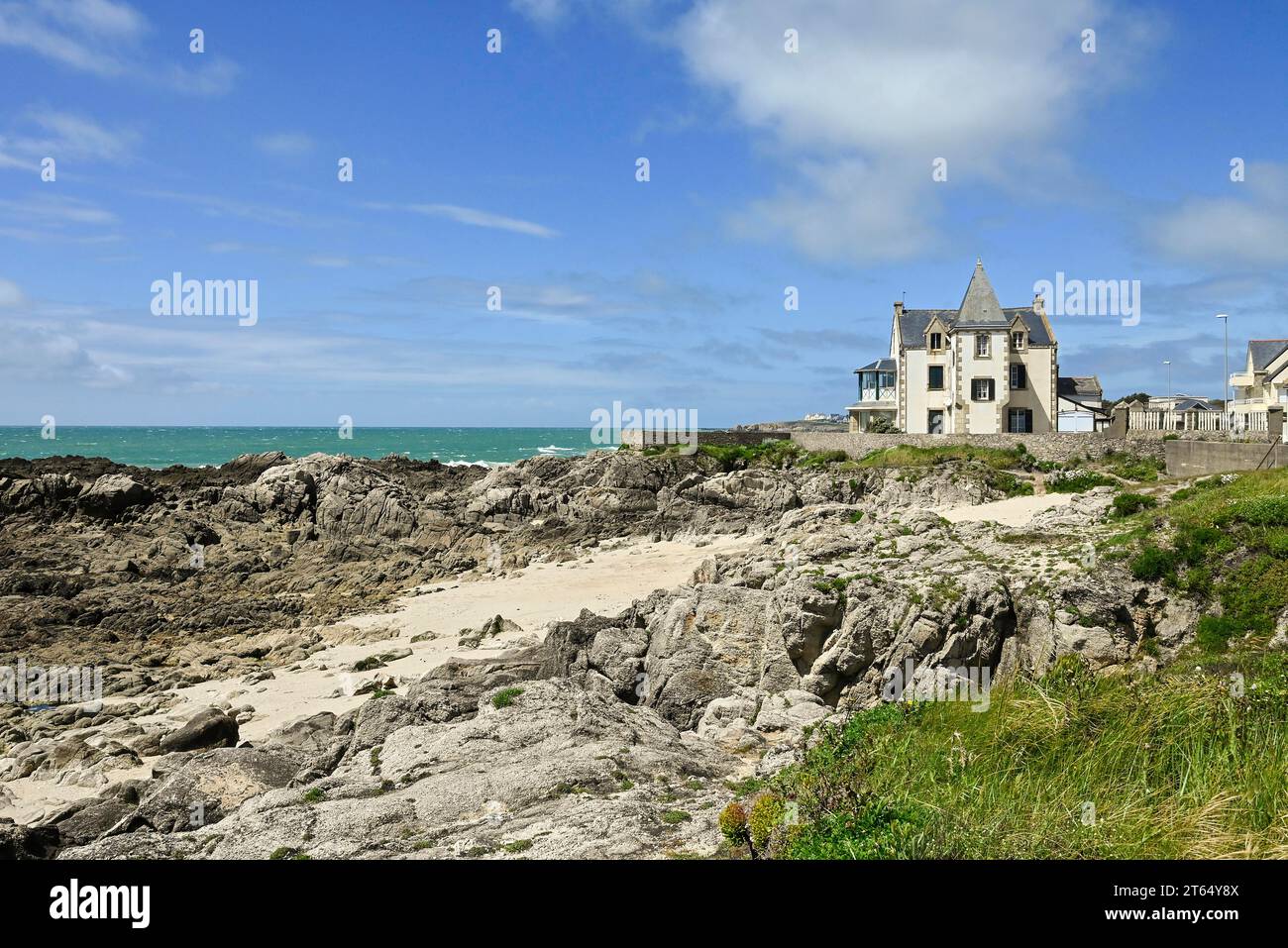 Rocky coast with old villa, Le Croisic, Loire-Atlantique, Pays de la Loire, France Stock Photo