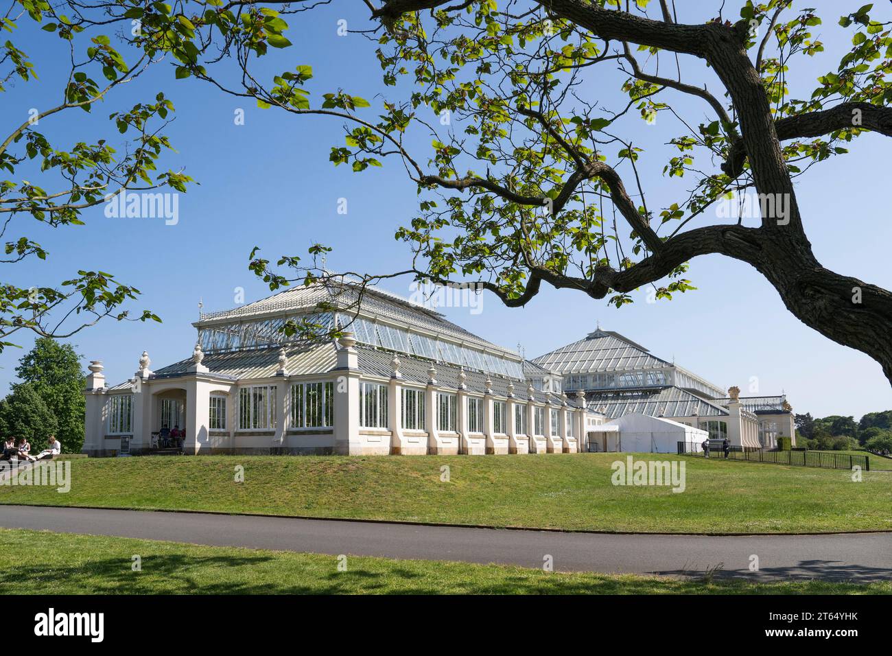 Temperate House, the largest Victorian greenhouse in the world, Royal Botanic Gardens (Kew Gardens), UNESCO World Heritage Site, Kew, Greater London Stock Photo
