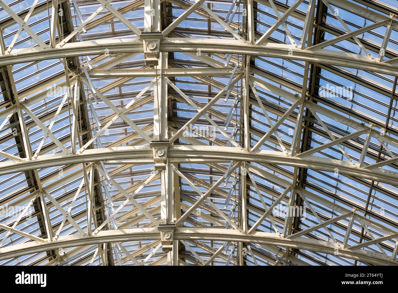 Roof construction, Temperate House, largest Victorian greenhouse in the world, Royal Botanic Gardens (Kew Gardens), UNESCO World Heritage Site, Kew Stock Photo