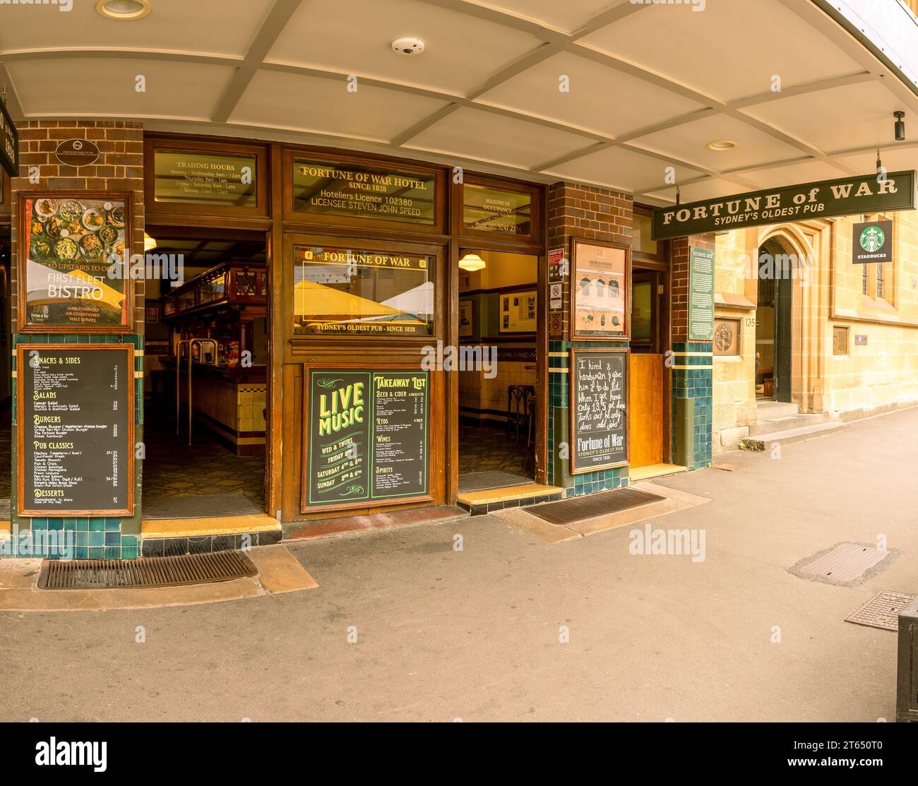 Fortune of War Hotel and Bar for accommodation and entertainment is the oldest pub in Sydney, NSW Australia Stock Photo