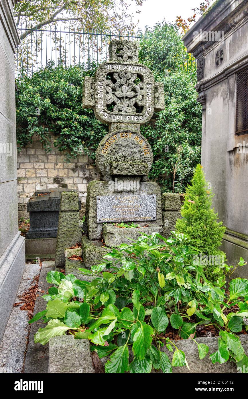Grave of R.W.Mcall, congregationalist minister, in the Père Lachaise cemetery, Paris 20, France. Stock Photo