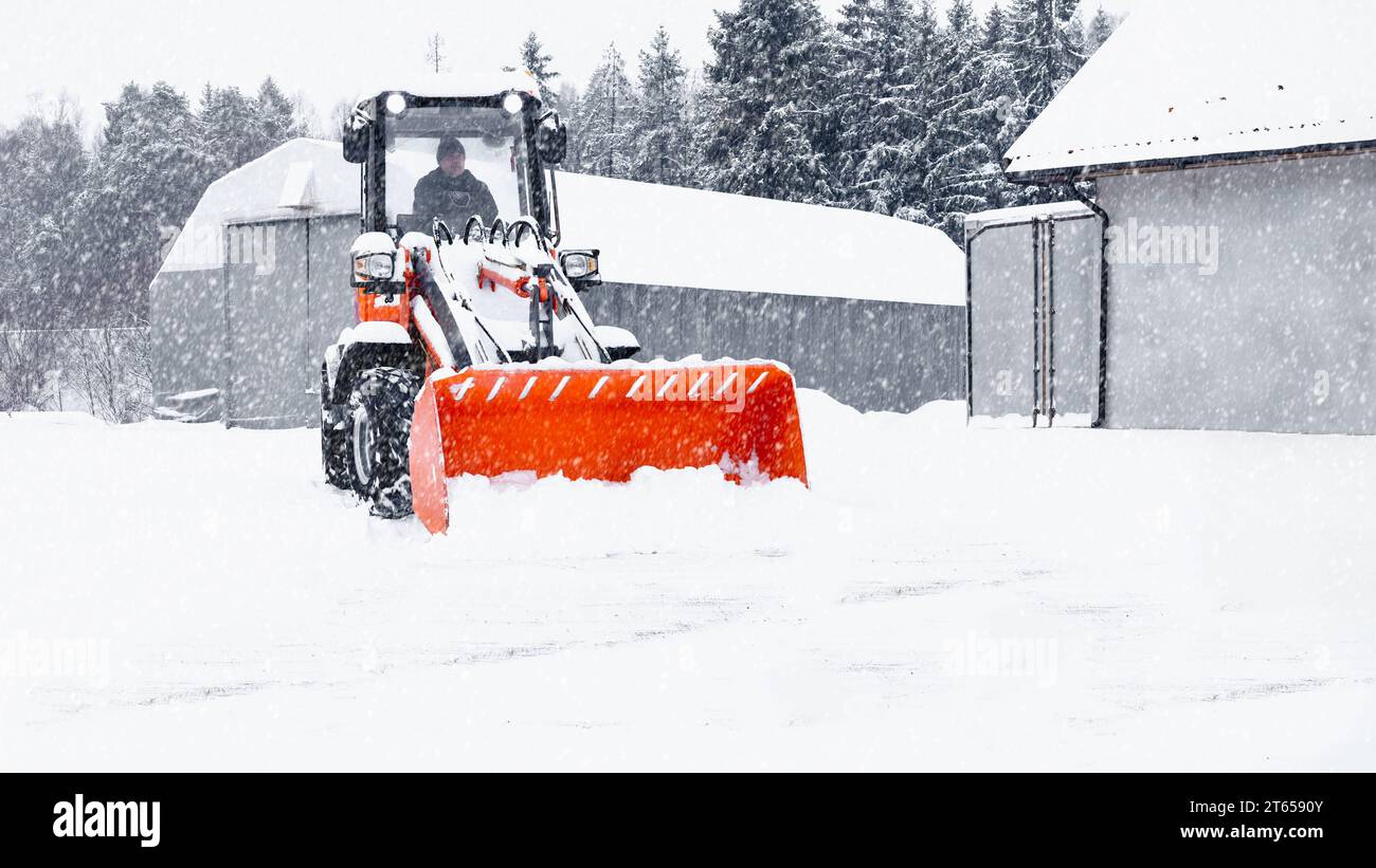 Small snow blower hi-res stock photography and images - Alamy