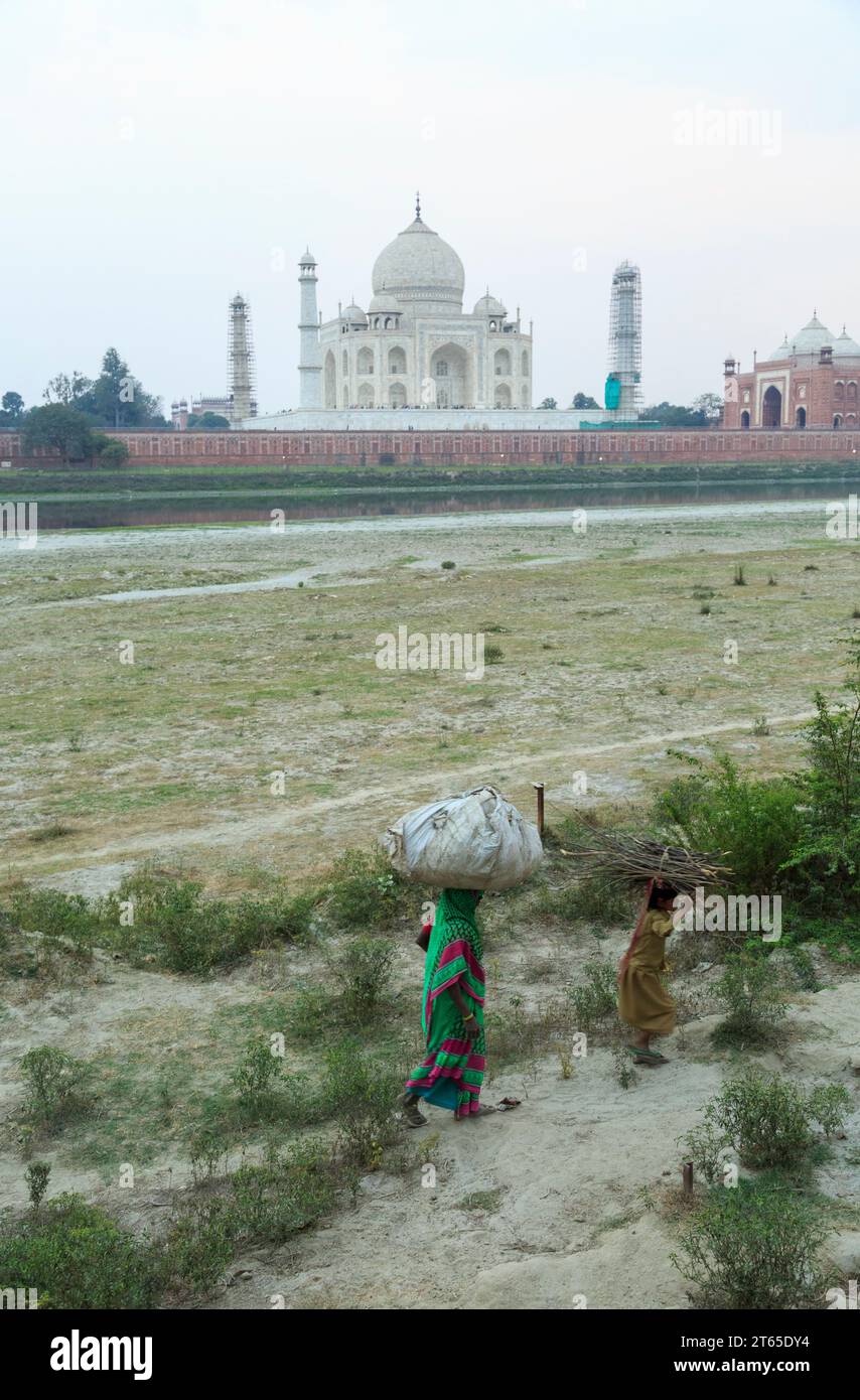 Taj Mahal von nördlich des Yamuna Flusses aus gesehen, Park Mehtab Bagh, Agra, Uttar Pradesh, Indien Stock Photo
