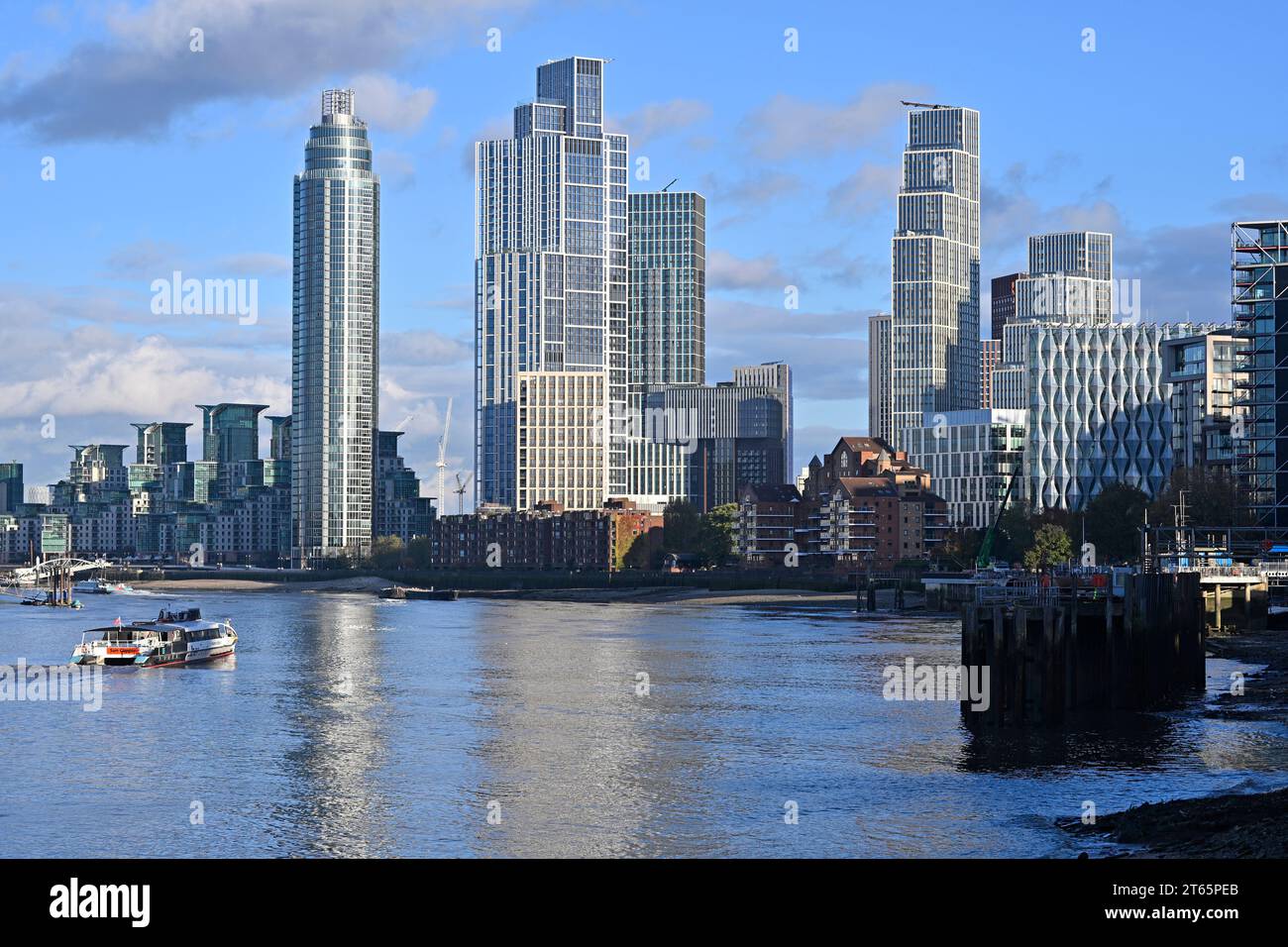 Nine Elms Development Vauxhall housing development hi-res stock photography and images - Alamy