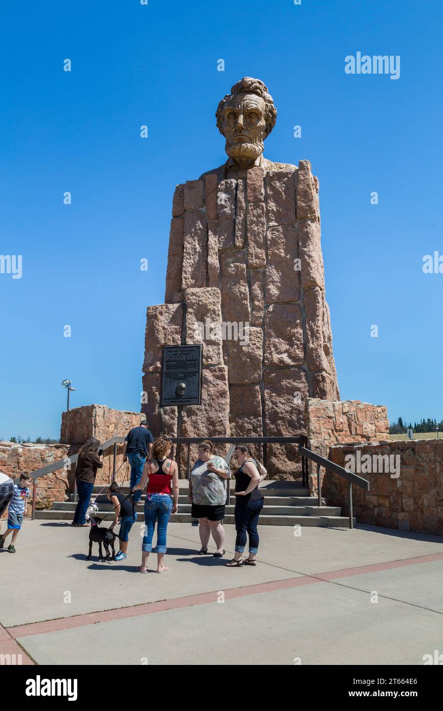 Tourists at the base of the Abraham Lincoln memorial monument sculpted by Robert Russin at the Summit Rest Area along Interstate 80 in Wyoming Stock Photo