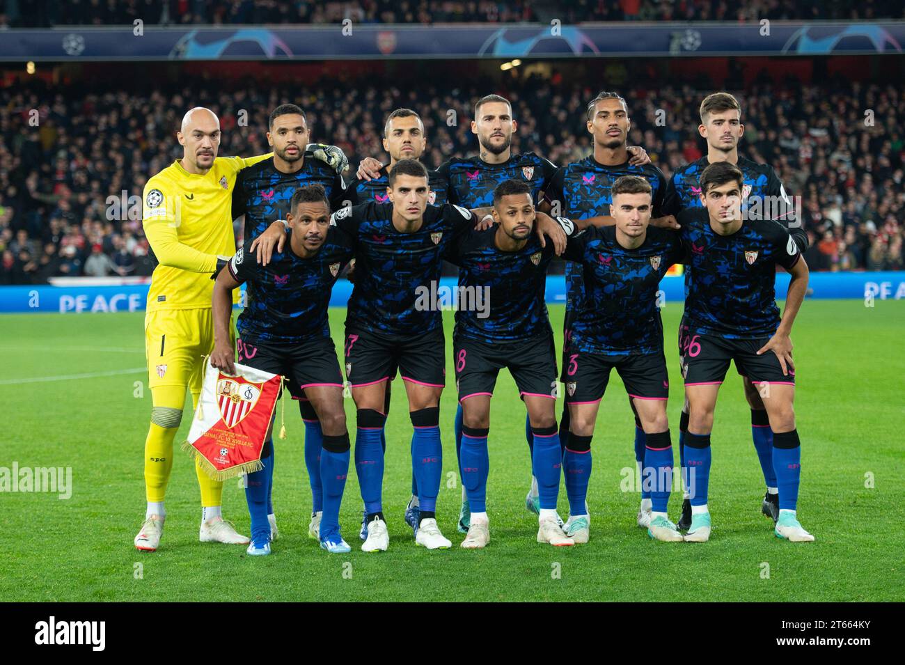 Soccer - UEFA Champions League - Group H - Slavia Prague v Arsenal - Evzena  Rosickeho Stadium. Arsenal Team Group Stock Photo - Alamy