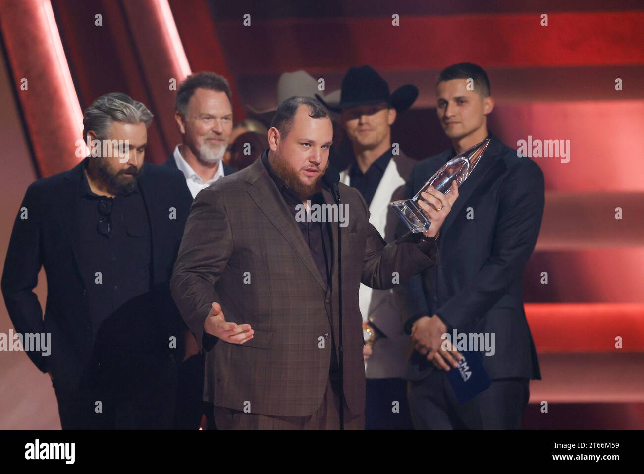 Nashville, United States. 19th Jan, 2023. Luke Combs is awarded Single