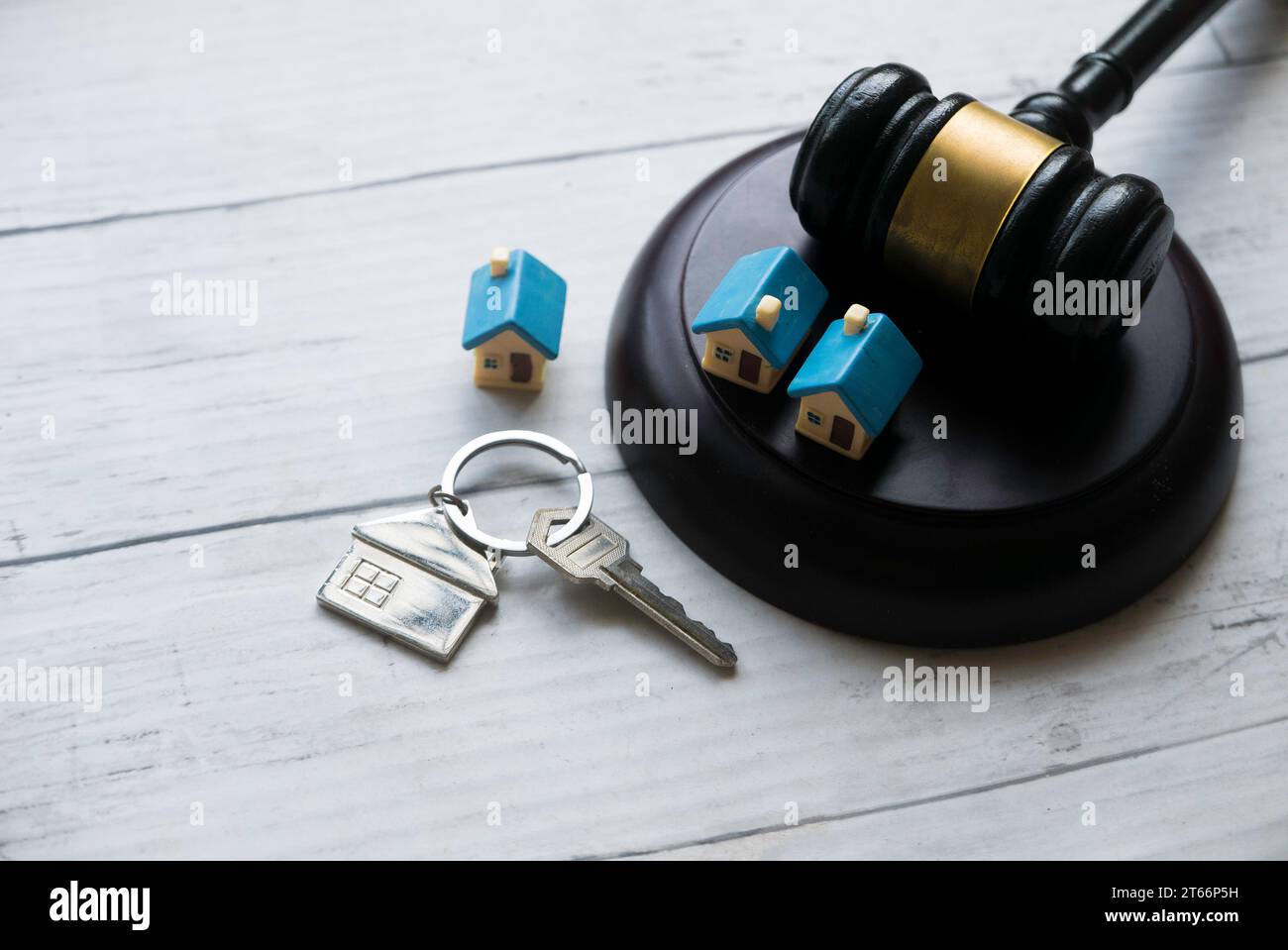 Concept of real estate auction, legal system and property division