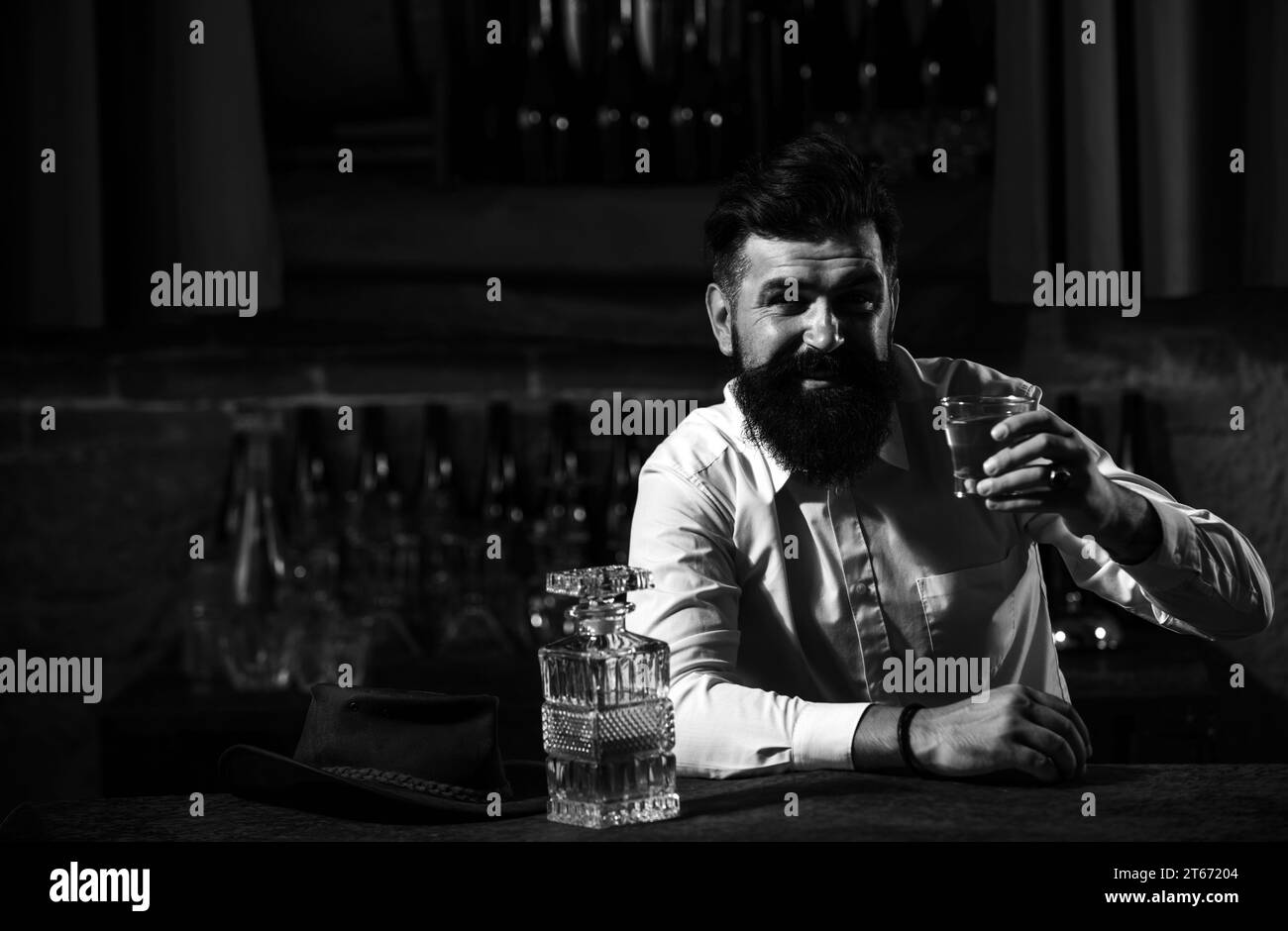 Nightlife celebrate Black and White Stock Photos & Images - Alamy