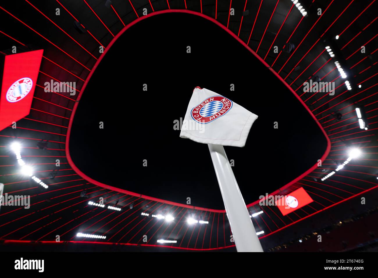 Munich, Germany. 08th Nov, 2023. Soccer: Champions League, Bayern Munich - Galatasaray Istanbul, group stage, Group A, matchday 4 at the Allianz Arena. A corner flag with the Bayern Munich logo stands in the stadium. Credit: Sven Hoppe/dpa/Alamy Live News Stock Photo