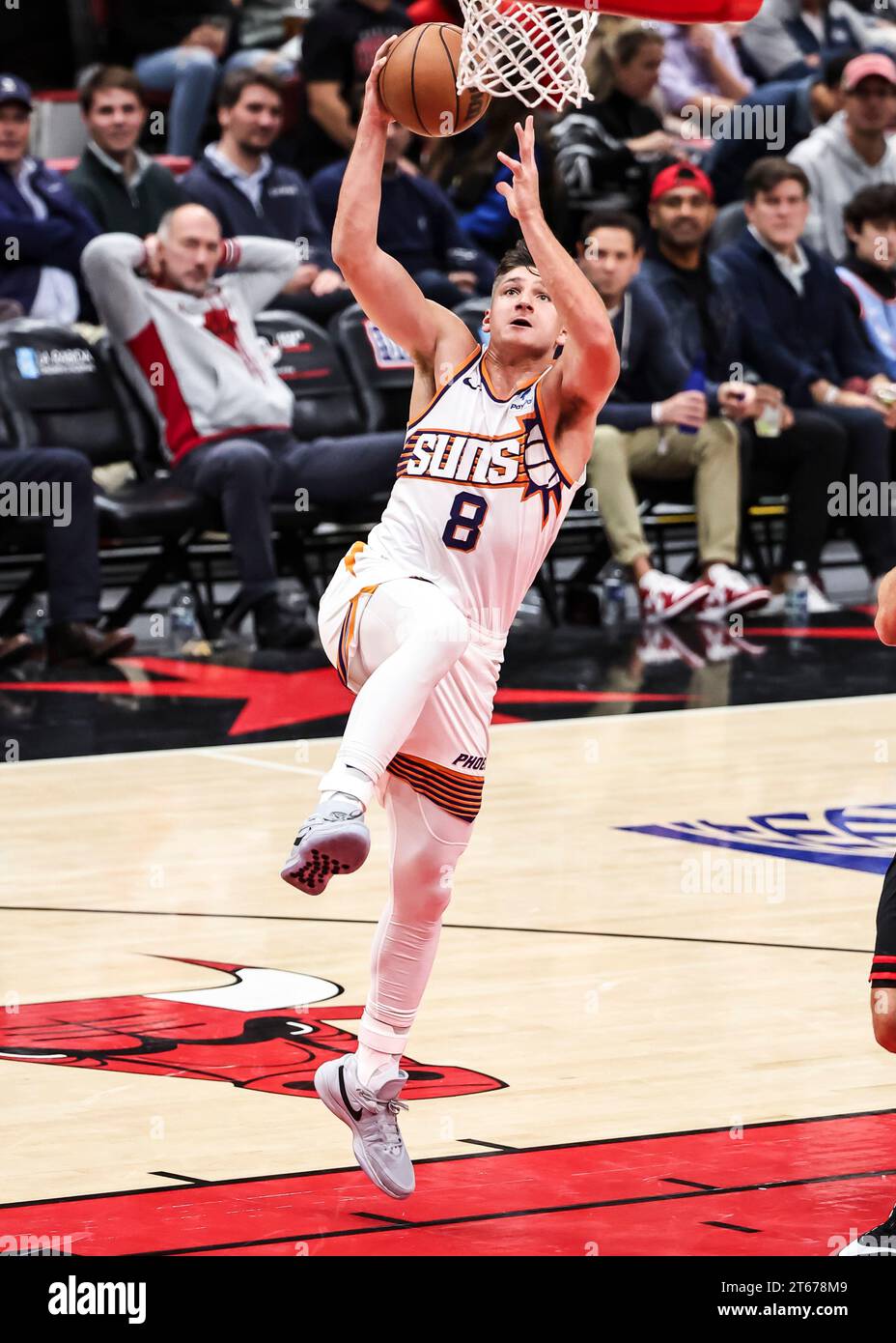 Chicago, USA. 8th Nov, 2023. Phoenix Suns guard Grayson Allen drives to