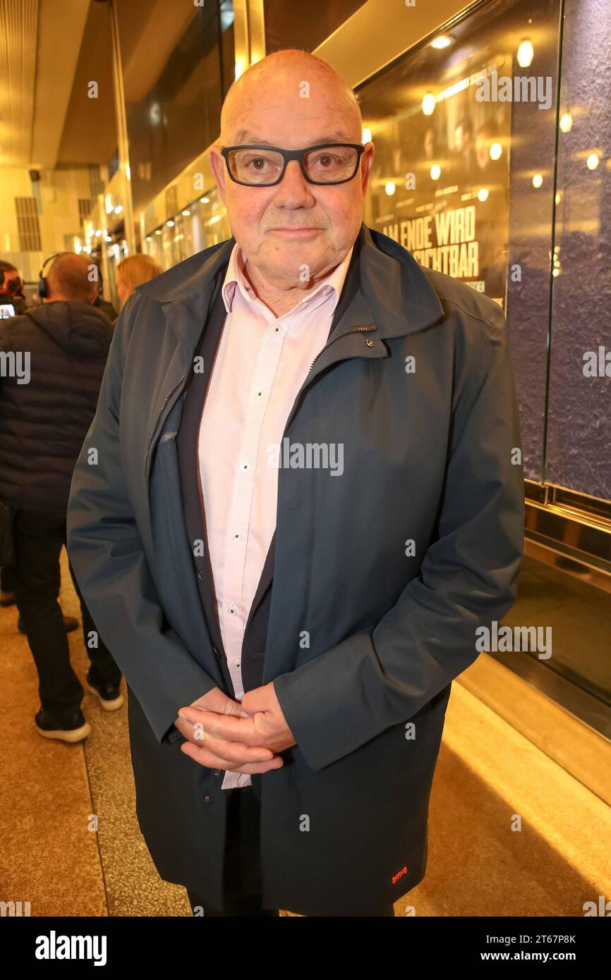 RECORD DATE NOT STATED 8.11.2023, Gartenbaukino, AM ENDE WIRD ALLES SICHTBAR Filmpremiere, Kinofilm nach dem Roman von August Schmölzer im Bild: Wolfgang Böck, AM ENDE WIRD ALLES SICHTBAR Filmpremiere *** 8 11 2023, Gartenbaukino, AM ENDE WIRD ALLES SICHTBAR movie premiere, movie based on the novel by August Schmölzer in the picture Wolfgang Böck, AM ENDE WIRD ALLES SICHTBAR movie premiere Stock Photo
