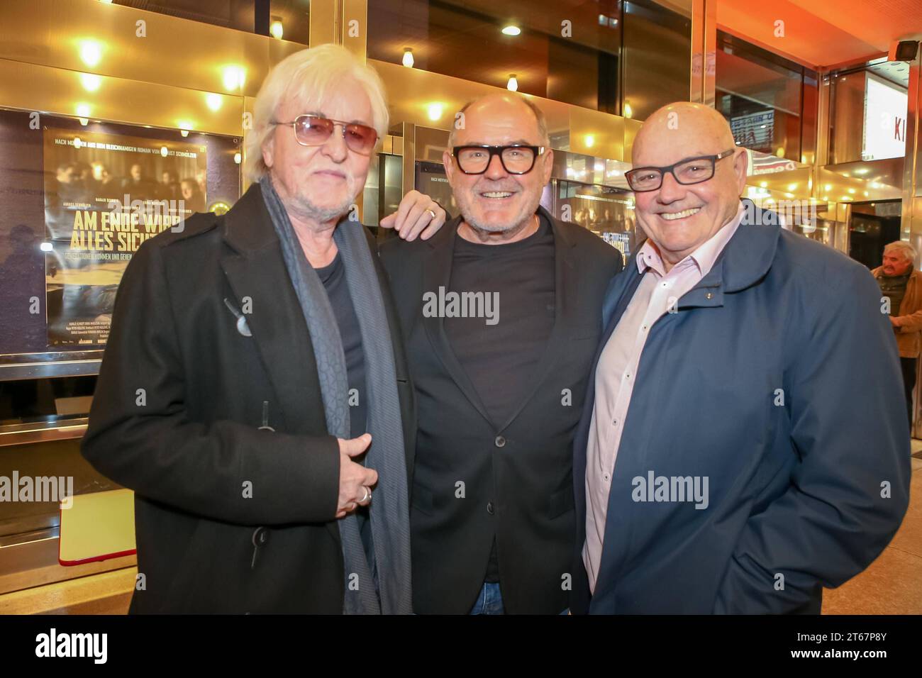 RECORD DATE NOT STATED 8.11.2023, Gartenbaukino, AM ENDE WIRD ALLES SICHTBAR Filmpremiere, Kinofilm nach dem Roman von August Schmölzer im Bild: Reinhold Bilgeri, August Schmölzer, Wolfgang Böck, AM ENDE WIRD ALLES SICHTBAR Filmpremiere *** 8 11 2023, Gartenbaukino, AM ENDE WIRD ALLES SICHTBAR Filmpremiere, movie based on the novel by August Schmölzer in the picture Reinhold Bilgeri, August Schmölzer, Wolfgang Böck, AM ENDE WIRD ALLES SICHTBAR Filmpremiere Stock Photo