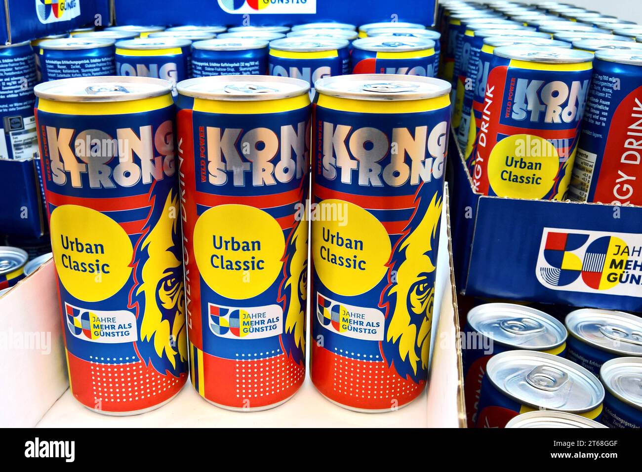 Kong Strong, Energy Drink - Dose. KongStrong Energydrink im Sortiment von  Lidl *** Kong Strong, energy drink can KongStrong energy drink in the Lidl  range Stock Photo - Alamy