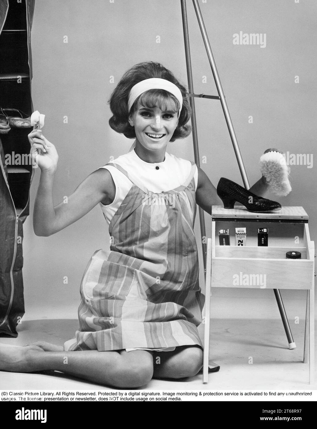 Woman apron 1960s hi-res stock photography and images - Alamy