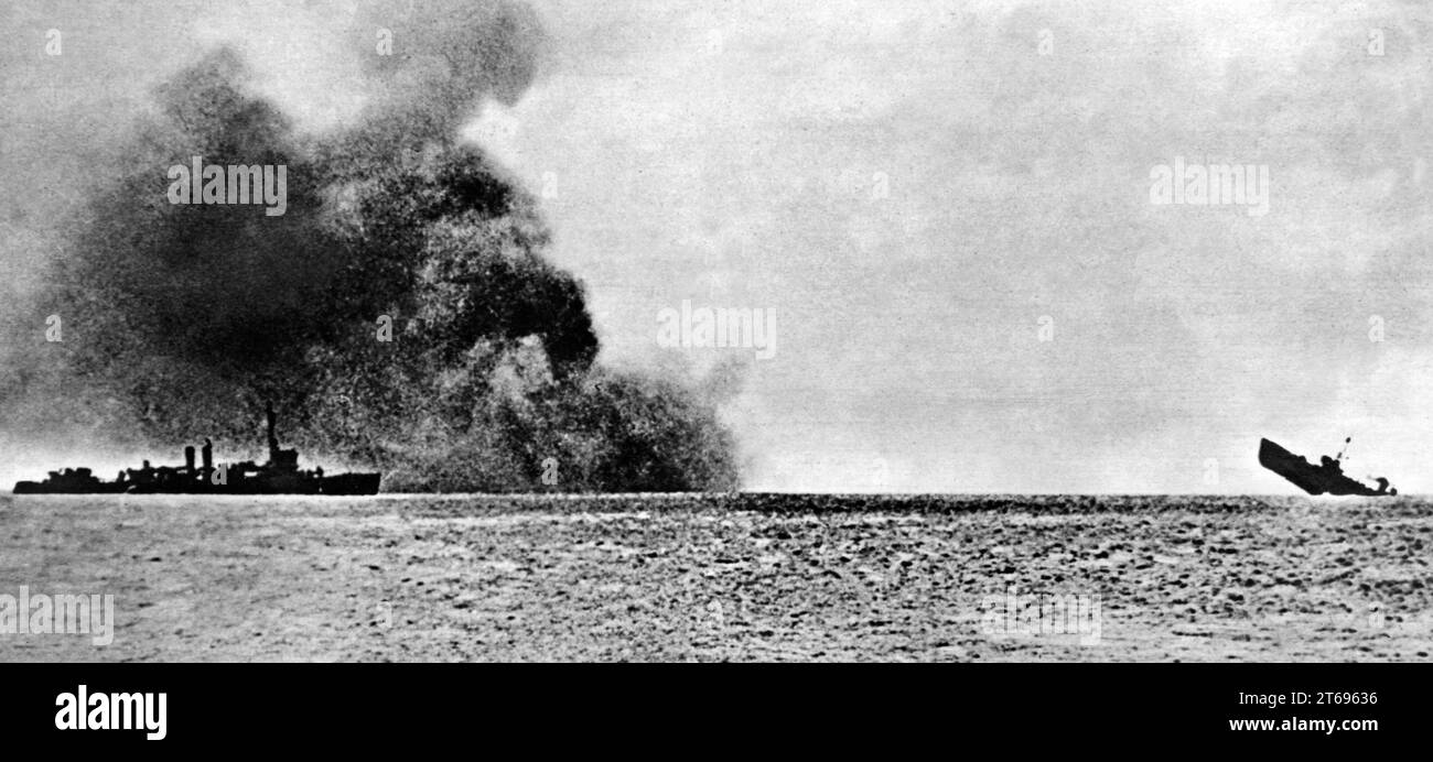 Sea battle near the Solomon Islands 1942: on the left the American ...