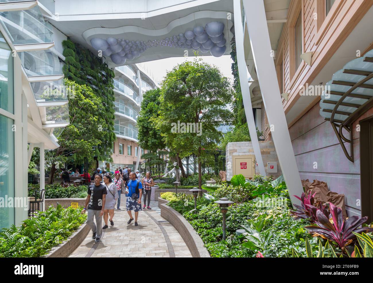 Cruise passengers walking through Central Park on the Royal Caribbean