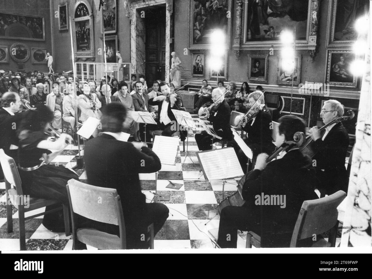 Chamber concert of the strings of the Orchestra of the Beethoven Hall Bonn in the Raffael Hall of the Orangery in Sanssouci. Concert. Music event. Event. Festival. Photo/Michael Hübner, 22.06.1991 [automated translation] Stock Photo