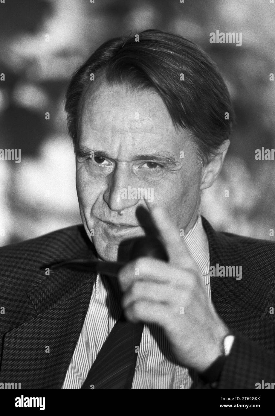 Germany, Bonn, 14.01.1993 Archive: 38-31-10 Hans-Ulrich Klose Photo: Hans-Ulrich Klose, Chairman of the SPD Parliamentary Group in the German Bundestag [automated translation] Stock Photo