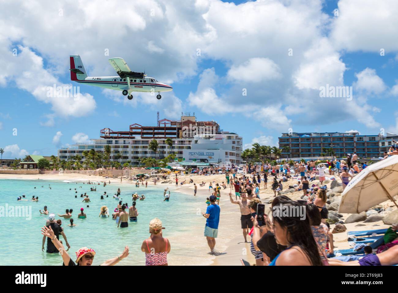 Airplane flying low over Maho Beach on final approach to the Princess Juliana International Airport on the Caribbean Island of Sint Maarten Stock Photo