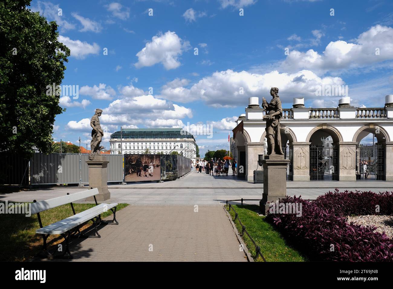 Warsaw, Poland - August 5, 2023. Jozef Piłsudski Square with the Tomb of the Unknown Soldier from the side of the Saxon Garden in Warsaw city. Stock Photo