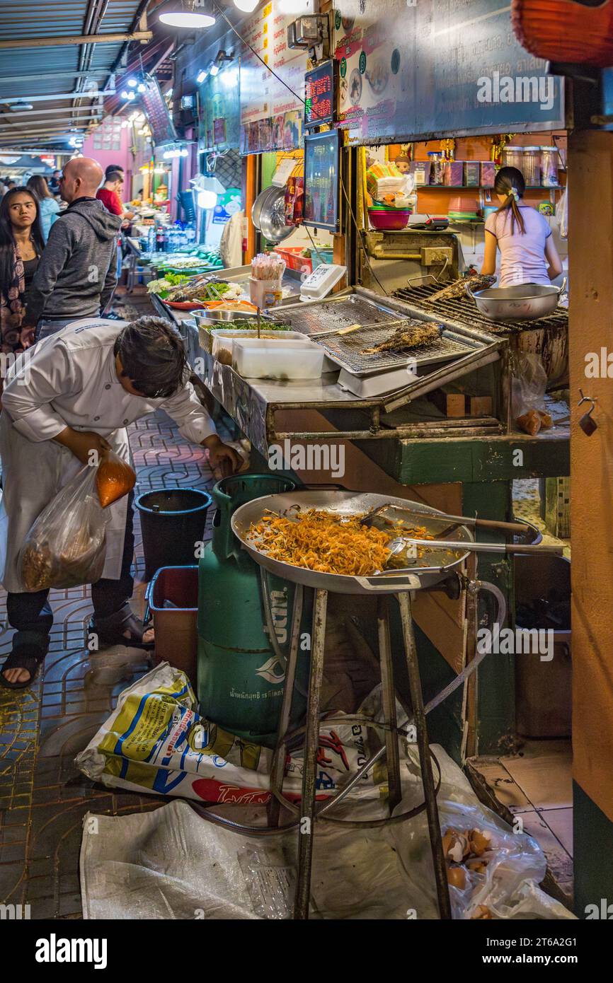 Thai street vendor preparing seafood dishes at the night market in downtown Chiang Rai, Thailand Stock Photo